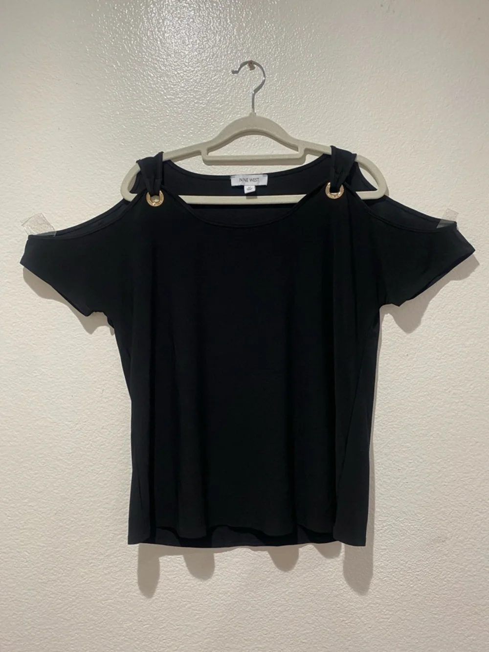 NINE WEST Black Cold-Shoulder Top with Gold Ring Accents. Size M - Picture 2 of 8